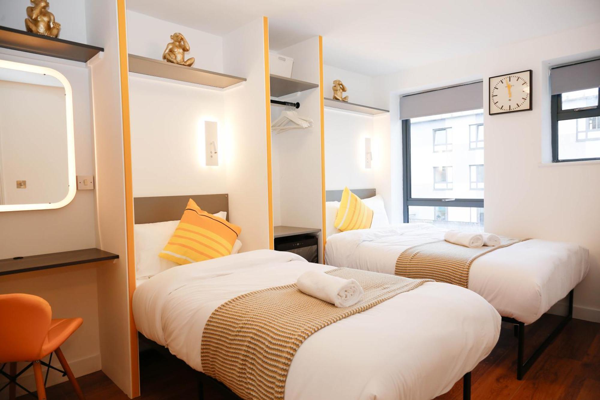 New Luxury Apartments In Central Location Next To Shops, Cafes, Bars & Metro Londra Dış mekan fotoğraf