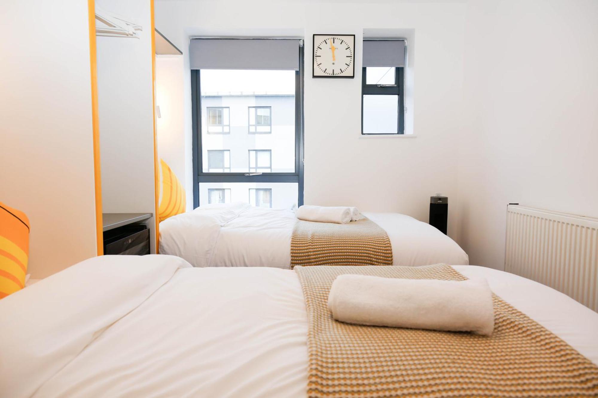New Luxury Apartments In Central Location Next To Shops, Cafes, Bars & Metro Londra Dış mekan fotoğraf