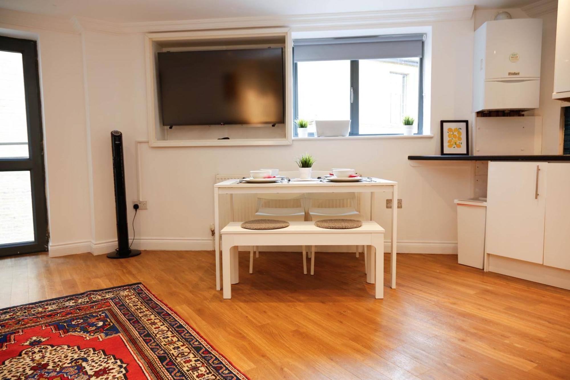 New Luxury Apartments In Central Location Next To Shops, Cafes, Bars & Metro Londra Dış mekan fotoğraf