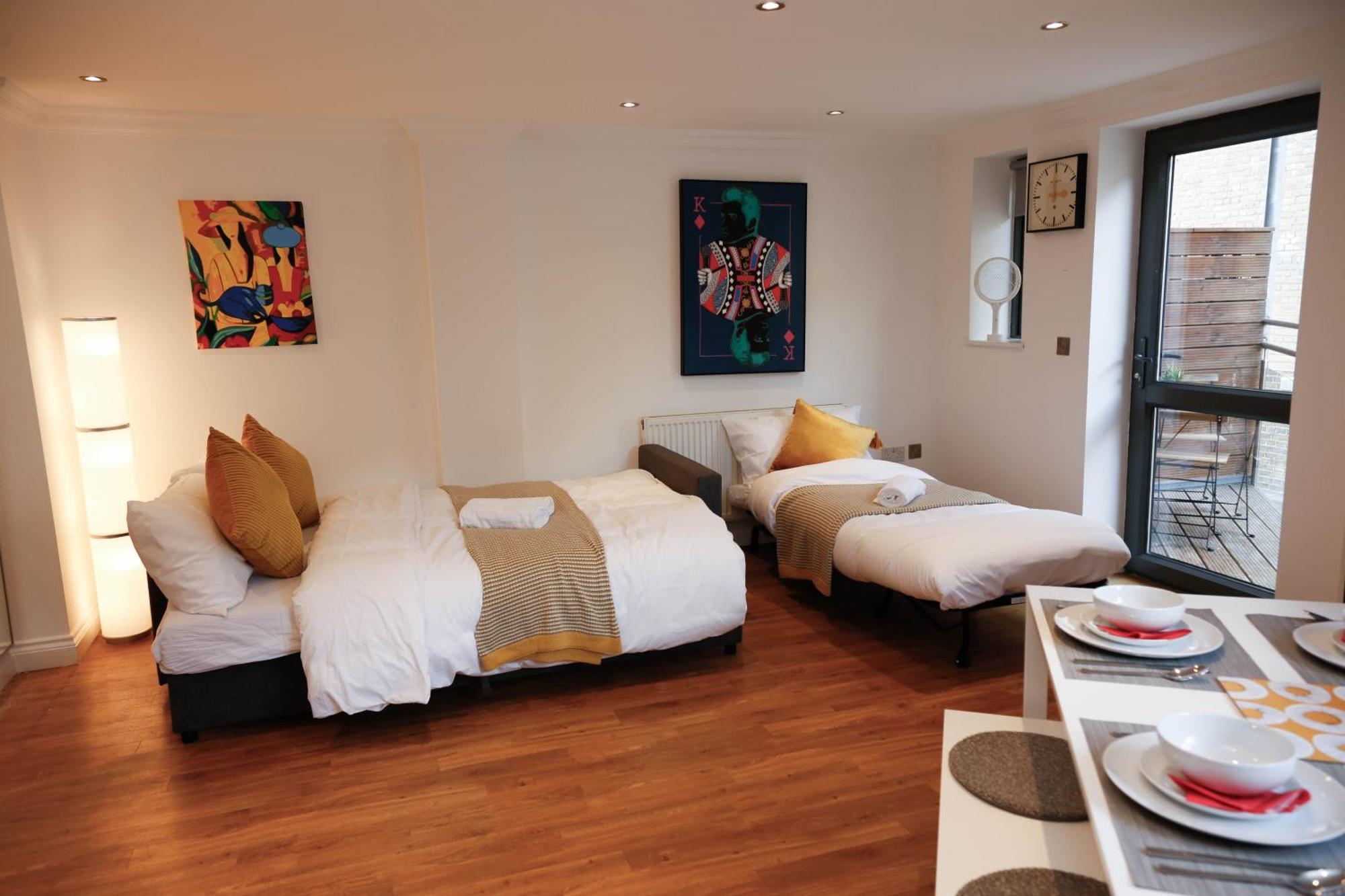 New Luxury Apartments In Central Location Next To Shops, Cafes, Bars & Metro Londra Dış mekan fotoğraf