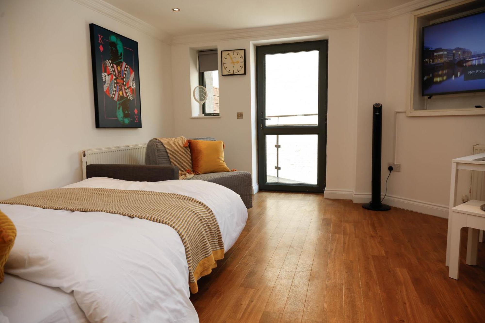New Luxury Apartments In Central Location Next To Shops, Cafes, Bars & Metro Londra Dış mekan fotoğraf