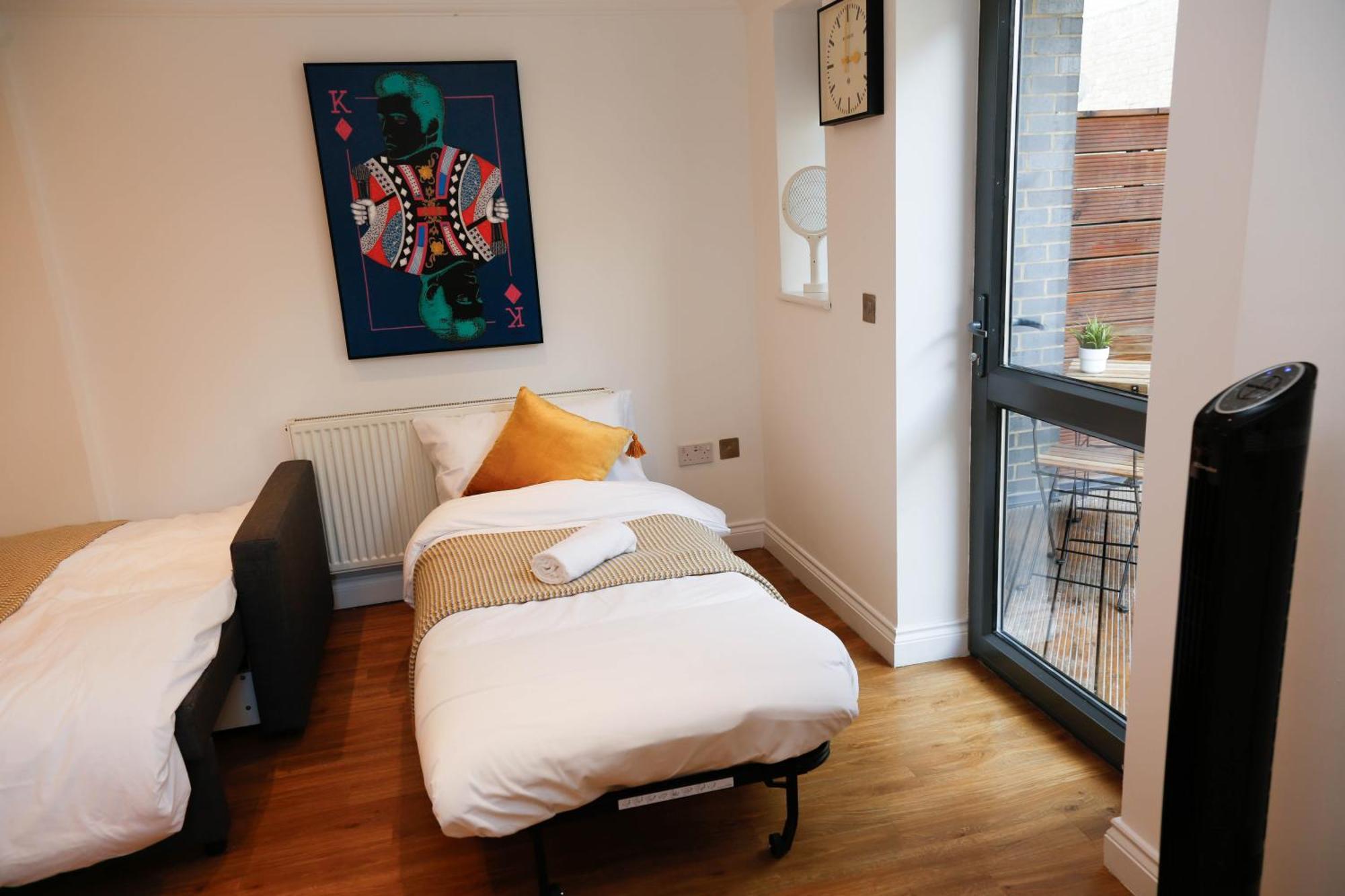 New Luxury Apartments In Central Location Next To Shops, Cafes, Bars & Metro Londra Dış mekan fotoğraf