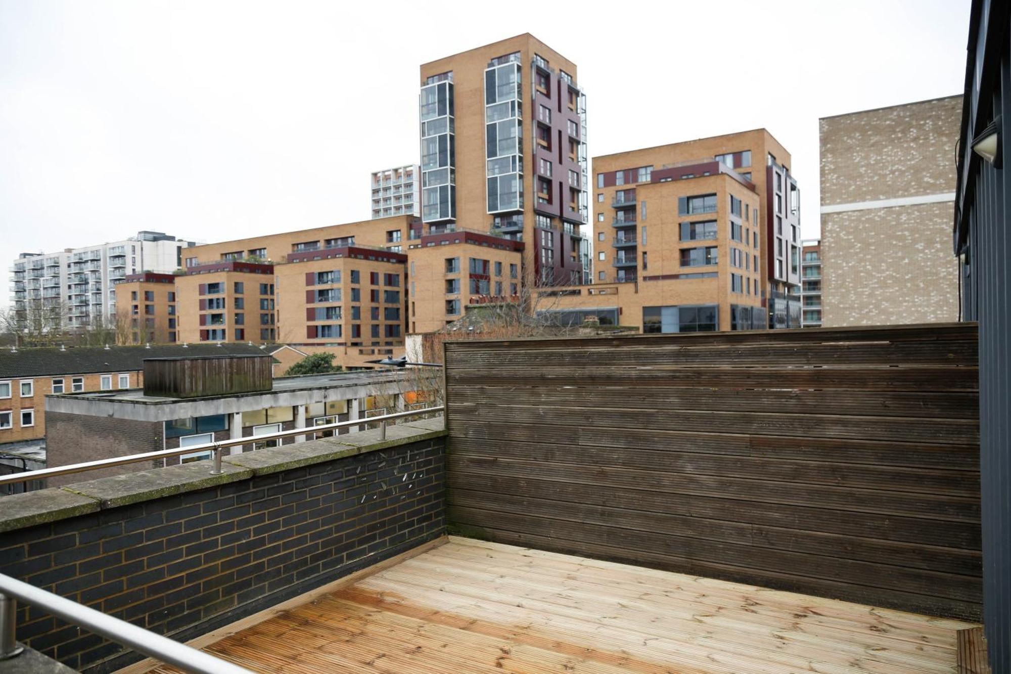 New Luxury Apartments In Central Location Next To Shops, Cafes, Bars & Metro Londra Dış mekan fotoğraf