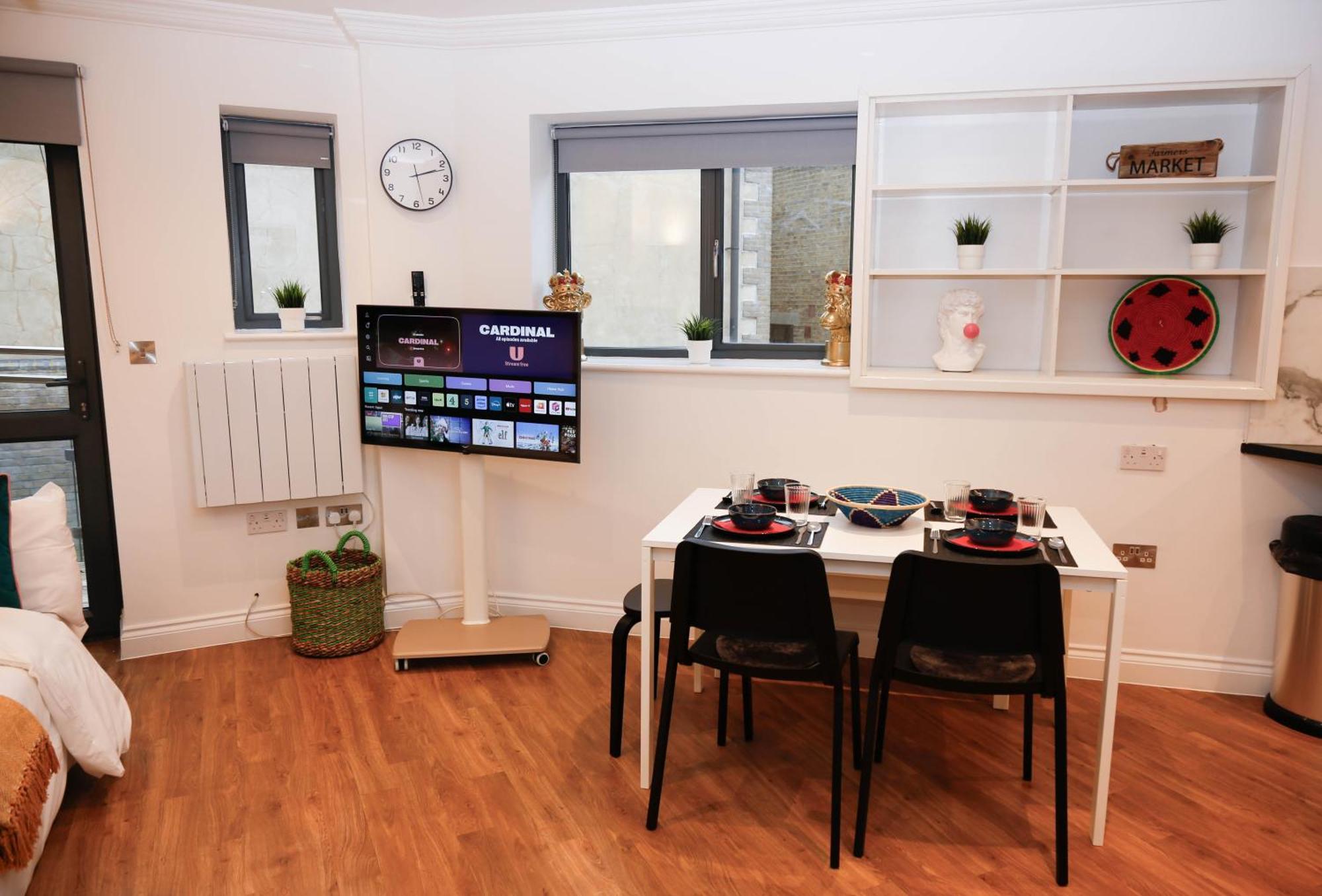 New Luxury Apartments In Central Location Next To Shops, Cafes, Bars & Metro Londra Dış mekan fotoğraf