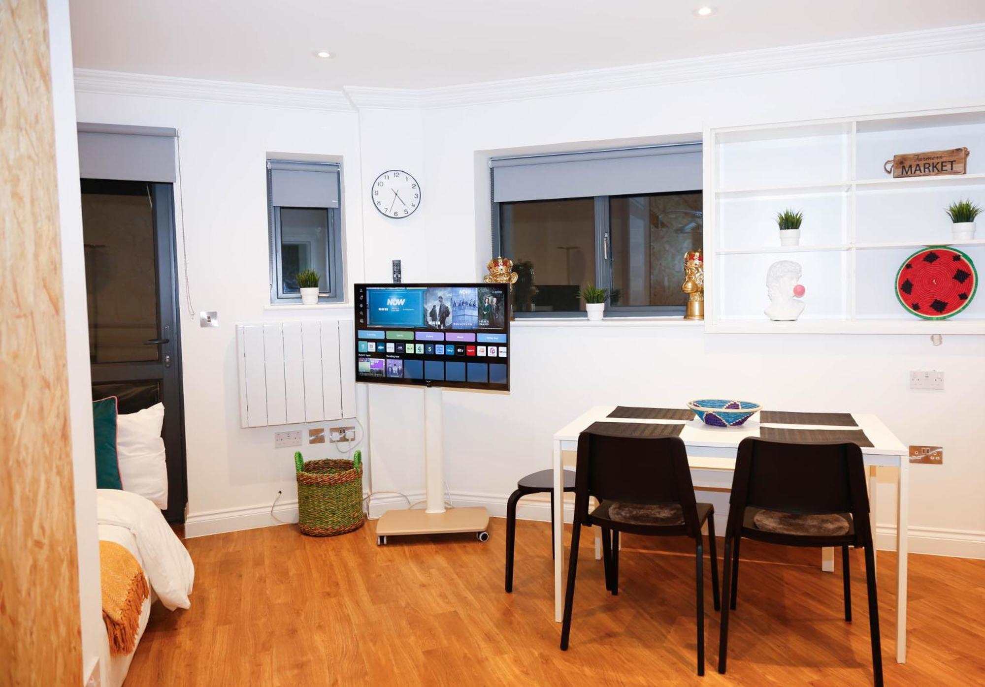 New Luxury Apartments In Central Location Next To Shops, Cafes, Bars & Metro Londra Dış mekan fotoğraf
