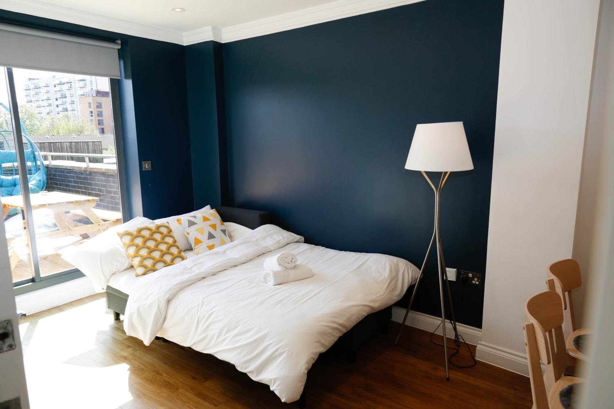 New Luxury Apartments In Central Location Next To Shops, Cafes, Bars & Metro Londra Dış mekan fotoğraf
