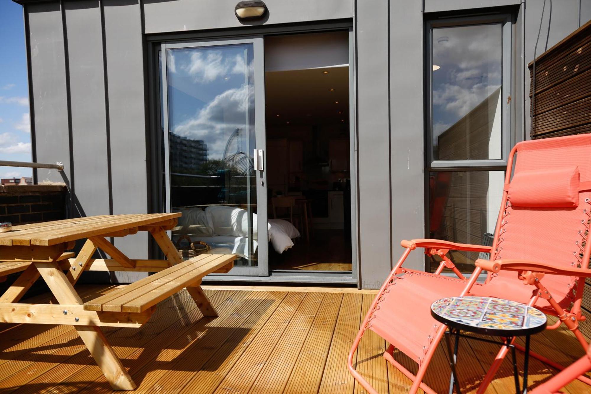 New Luxury Apartments In Central Location Next To Shops, Cafes, Bars & Metro Londra Dış mekan fotoğraf