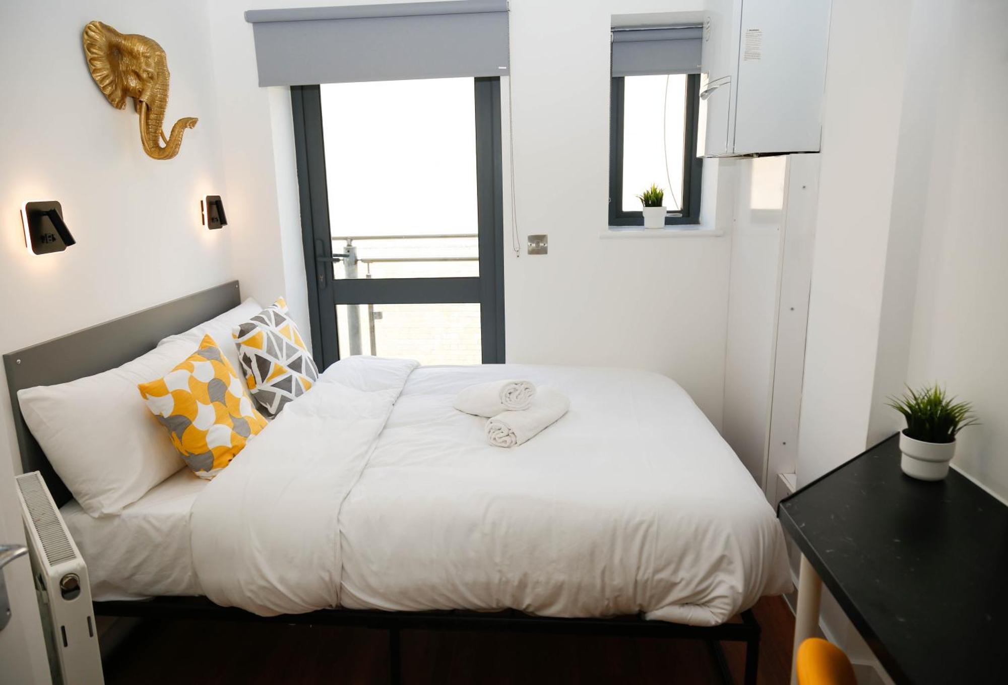 New Luxury Apartments In Central Location Next To Shops, Cafes, Bars & Metro Londra Dış mekan fotoğraf