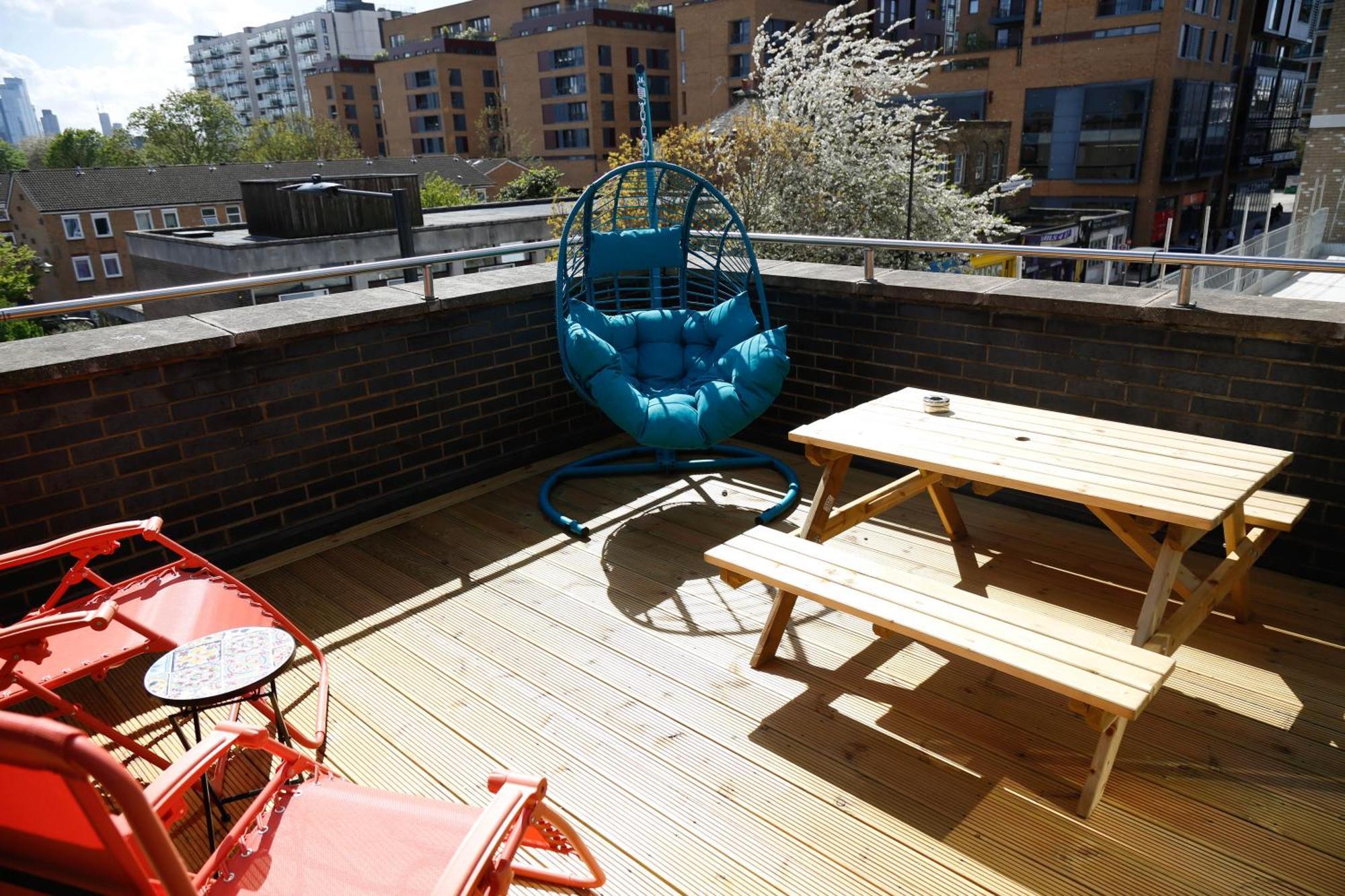 New Luxury Apartments In Central Location Next To Shops, Cafes, Bars & Metro Londra Dış mekan fotoğraf